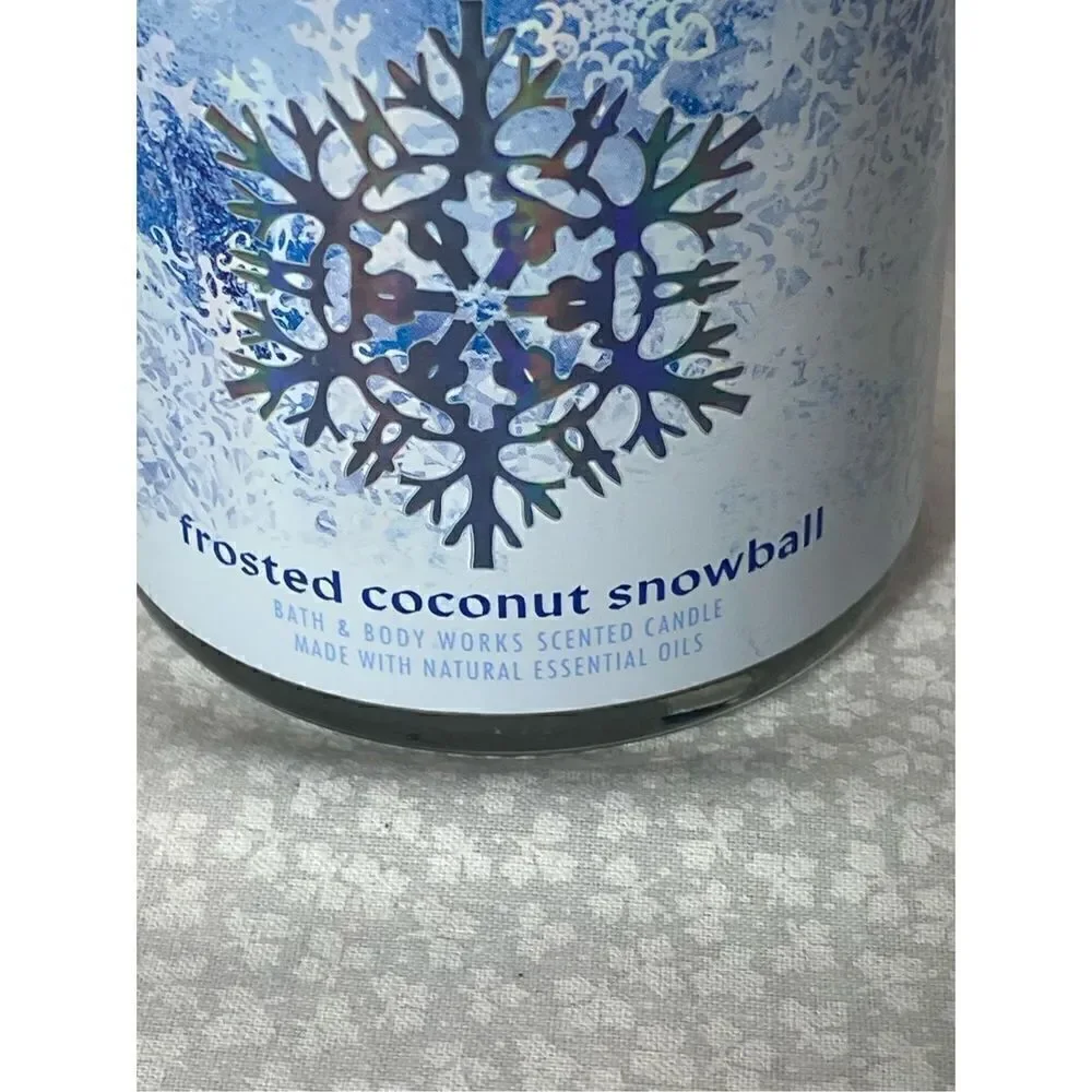 Bath and Body Works Single Wick Candles - FROSTED COCONUT SNOWBALL - Picture 2 of 5